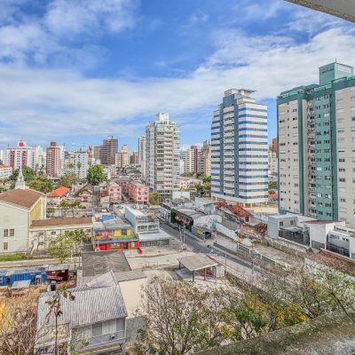 Apartamentos com 113m², 3 quartos, 1 suíte, 2 garagens, no bairro Centro em Florianópolis