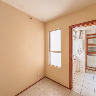 Apartamentos com 113m², 3 quartos, 1 suíte, 2 garagens, no bairro Centro em Florianópolis