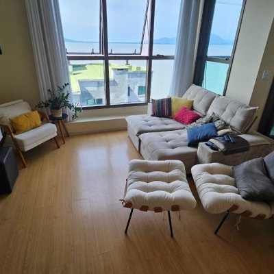 Apartamentos com 130m², 3 quartos, 1 suíte, 2 garagens, no bairro Coqueiros em Florianópolis