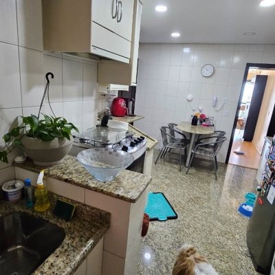Apartamentos com 130m², 3 quartos, 1 suíte, 2 garagens, no bairro Coqueiros em Florianópolis