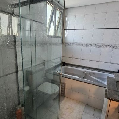 Apartamentos com 130m², 3 quartos, 1 suíte, 2 garagens, no bairro Coqueiros em Florianópolis
