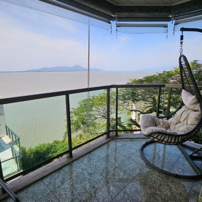 Apartamentos com 130m², 3 quartos, 1 suíte, 2 garagens, no bairro Coqueiros em Florianópolis