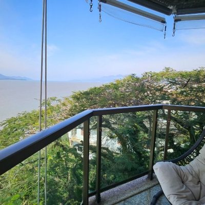 Apartamentos com 130m², 3 quartos, 1 suíte, 2 garagens, no bairro Coqueiros em Florianópolis