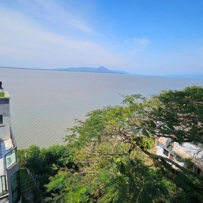 Apartamentos com 130m², 3 quartos, 1 suíte, 2 garagens, no bairro Coqueiros em Florianópolis