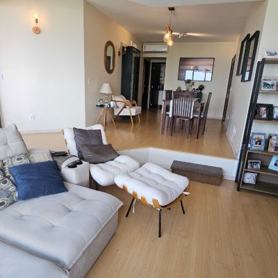 Apartamentos com 130m², 3 quartos, 1 suíte, 2 garagens, no bairro Coqueiros em Florianópolis