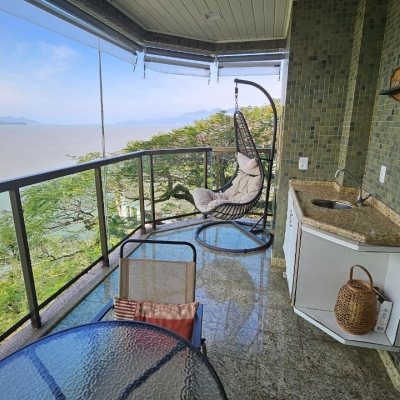 Apartamentos com 130m², 3 quartos, 1 suíte, 2 garagens, no bairro Coqueiros em Florianópolis