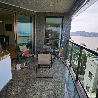 Apartamentos com 130m², 3 quartos, 1 suíte, 2 garagens, no bairro Coqueiros em Florianópolis