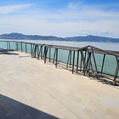 Apartamentos com 130m², 3 quartos, 1 suíte, 2 garagens, no bairro Coqueiros em Florianópolis