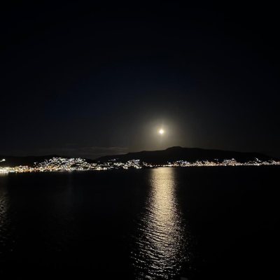 Apartamentos com 130m², 3 quartos, 1 suíte, 2 garagens, no bairro Coqueiros em Florianópolis