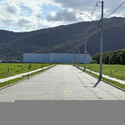 Terrenos Residenciais com 375m², no bairro São João Do Rio Vermelho em Florianópolis