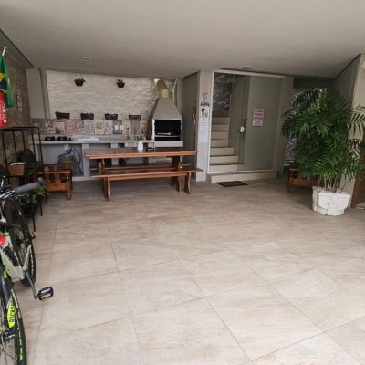 Pousada com 560m², 10 quartos, 2 suítes, 8 garagens, no bairro Canasvieiras em Florianópolis