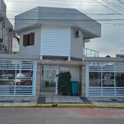 Pousada com 560m², 10 quartos, 2 suítes, 8 garagens, no bairro Canasvieiras em Florianópolis