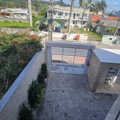 Pousada com 560m², 10 quartos, 2 suítes, 8 garagens, no bairro Canasvieiras em Florianópolis