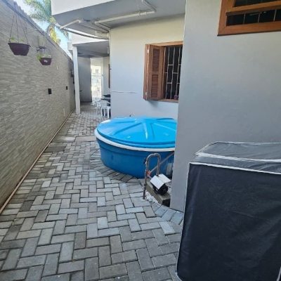 Pousada com 560m², 10 quartos, 2 suítes, 8 garagens, no bairro Canasvieiras em Florianópolis