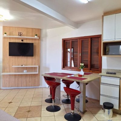 Pousada com 560m², 10 quartos, 2 suítes, 8 garagens, no bairro Canasvieiras em Florianópolis