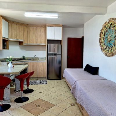 Pousada com 560m², 10 quartos, 2 suítes, 8 garagens, no bairro Canasvieiras em Florianópolis