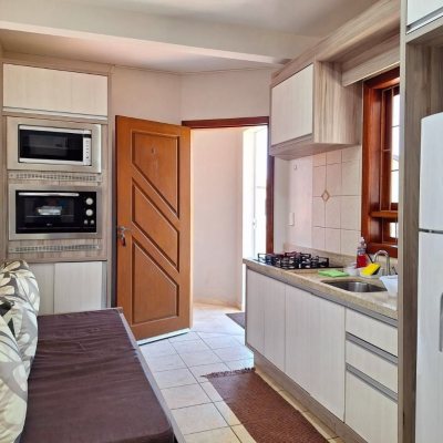 Pousada com 560m², 10 quartos, 2 suítes, 8 garagens, no bairro Canasvieiras em Florianópolis