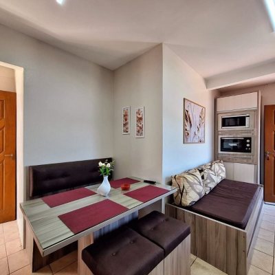 Pousada com 560m², 10 quartos, 2 suítes, 8 garagens, no bairro Canasvieiras em Florianópolis