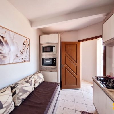 Pousada com 560m², 10 quartos, 2 suítes, 8 garagens, no bairro Canasvieiras em Florianópolis