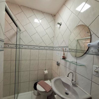 Pousada com 560m², 10 quartos, 2 suítes, 8 garagens, no bairro Canasvieiras em Florianópolis