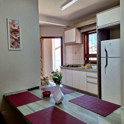 Pousada com 560m², 10 quartos, 2 suítes, 8 garagens, no bairro Canasvieiras em Florianópolis