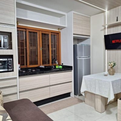 Pousada com 560m², 10 quartos, 2 suítes, 8 garagens, no bairro Canasvieiras em Florianópolis