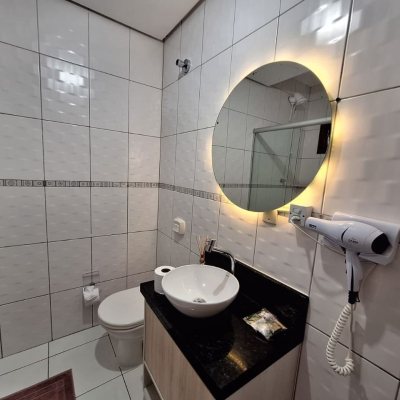 Pousada com 560m², 10 quartos, 2 suítes, 8 garagens, no bairro Canasvieiras em Florianópolis