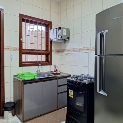 Pousada com 560m², 10 quartos, 2 suítes, 8 garagens, no bairro Canasvieiras em Florianópolis