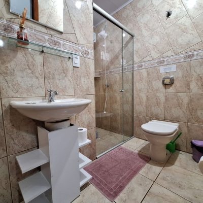 Pousada com 560m², 10 quartos, 2 suítes, 8 garagens, no bairro Canasvieiras em Florianópolis