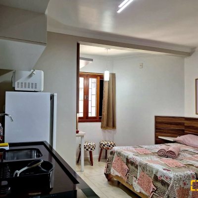 Pousada com 560m², 10 quartos, 2 suítes, 8 garagens, no bairro Canasvieiras em Florianópolis