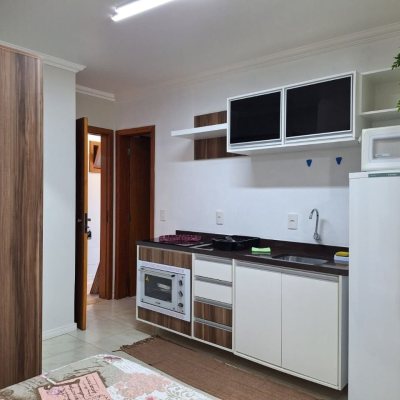 Pousada com 560m², 10 quartos, 2 suítes, 8 garagens, no bairro Canasvieiras em Florianópolis