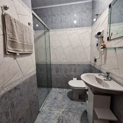 Pousada com 560m², 10 quartos, 2 suítes, 8 garagens, no bairro Canasvieiras em Florianópolis