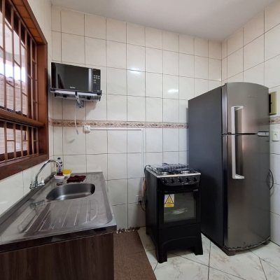 Pousada com 560m², 10 quartos, 2 suítes, 8 garagens, no bairro Canasvieiras em Florianópolis