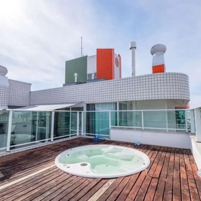 Cobertura com 132m², 2 quartos, 1 suíte, 2 garagens, no bairro Ingleses do Rio Vermelho em Florianópolis