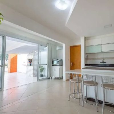 Cobertura com 132m², 2 quartos, 1 suíte, 2 garagens, no bairro Ingleses do Rio Vermelho em Florianópolis