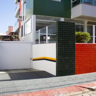 Cobertura com 132m², 2 quartos, 1 suíte, 2 garagens, no bairro Ingleses do Rio Vermelho em Florianópolis