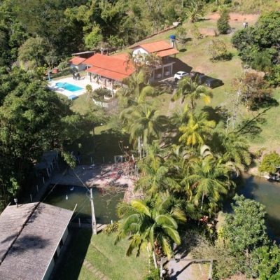Sitio com 250m², 5 quartos, 1 suíte, 4 garagens, no bairro Cova Triste em Garopaba