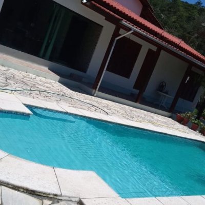 Sitio com 250m², 5 quartos, 1 suíte, 4 garagens, no bairro Cova Triste em Garopaba