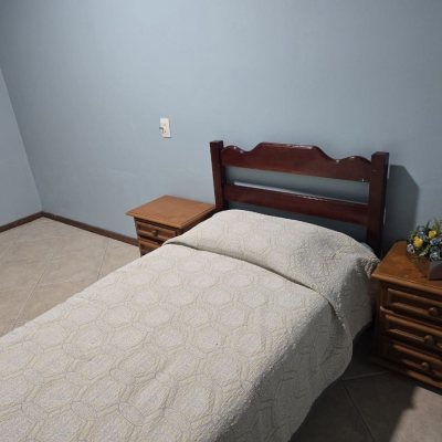 Sitio com 250m², 5 quartos, 1 suíte, 4 garagens, no bairro Cova Triste em Garopaba