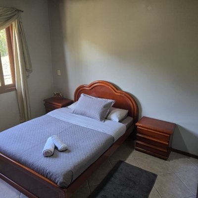 Sitio com 250m², 5 quartos, 1 suíte, 4 garagens, no bairro Cova Triste em Garopaba