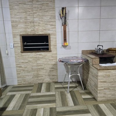 Sitio com 250m², 5 quartos, 1 suíte, 4 garagens, no bairro Cova Triste em Garopaba