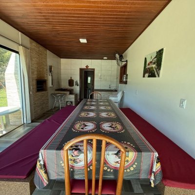 Sitio com 250m², 5 quartos, 1 suíte, 4 garagens, no bairro Cova Triste em Garopaba