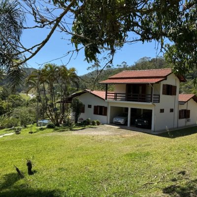 Sitio com 250m², 5 quartos, 1 suíte, 4 garagens, no bairro Cova Triste em Garopaba