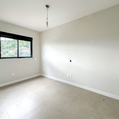 Apartamentos com 94m², 3 quartos, 1 suíte, 2 garagens, no bairro Saco Grande em Florianópolis