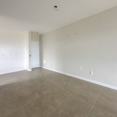 Apartamentos com 94m², 3 quartos, 1 suíte, 2 garagens, no bairro Saco Grande em Florianópolis