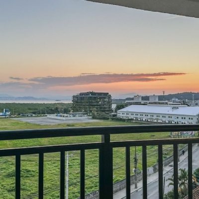 Apartamentos com 94m², 3 quartos, 1 suíte, 2 garagens, no bairro Saco Grande em Florianópolis