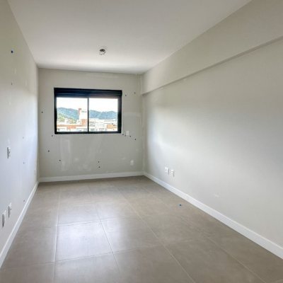 Apartamentos com 98m², 3 quartos, 1 suíte, 2 garagens, no bairro Saco Grande em Florianópolis