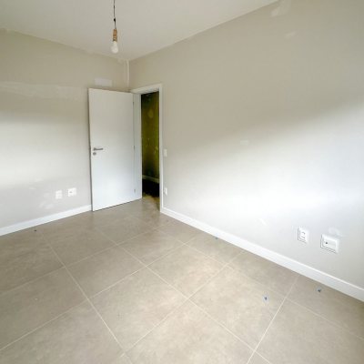 Apartamentos com 94m², 3 quartos, 1 suíte, 2 garagens, no bairro Saco Grande em Florianópolis