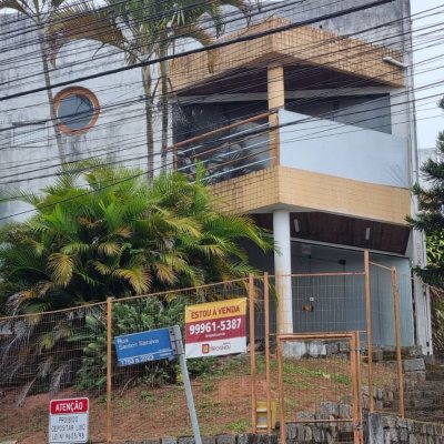 Predio com 422m², 8 garagens, no bairro Estreito em Florianópolis