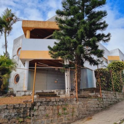 Predio com 422m², 8 garagens, no bairro Estreito em Florianópolis
